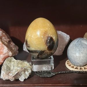 septarian egg crystal, pretty rare